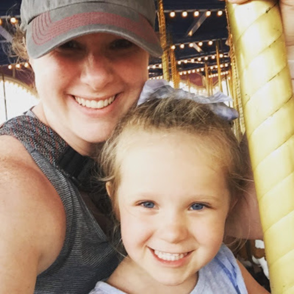 Meet your Posher, Nicole - Picture 1 of 1